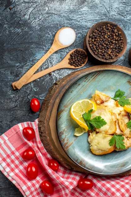 Использование хлебных крошек и сыров для текстуры и вкуса