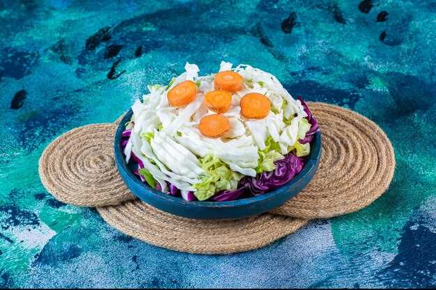 Классический салат с морской капустой и морковью