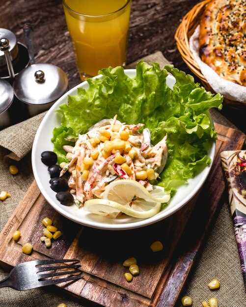 Теплый салат с овощами и специями