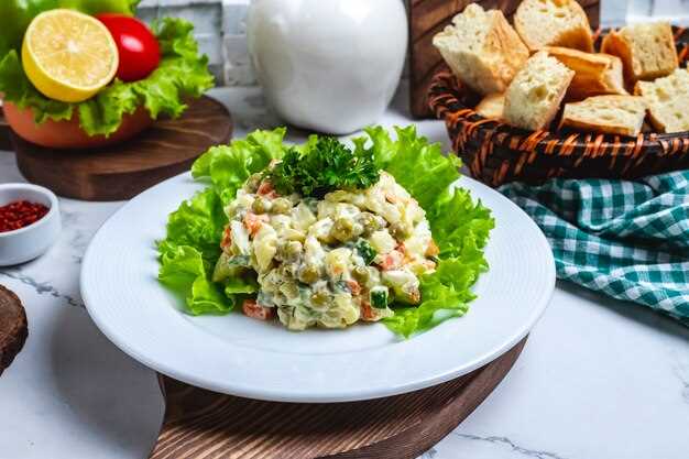 Классический салат с майонезом и зеленью