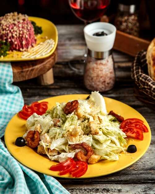 Морской салат с копченой курицей и морепродуктами
