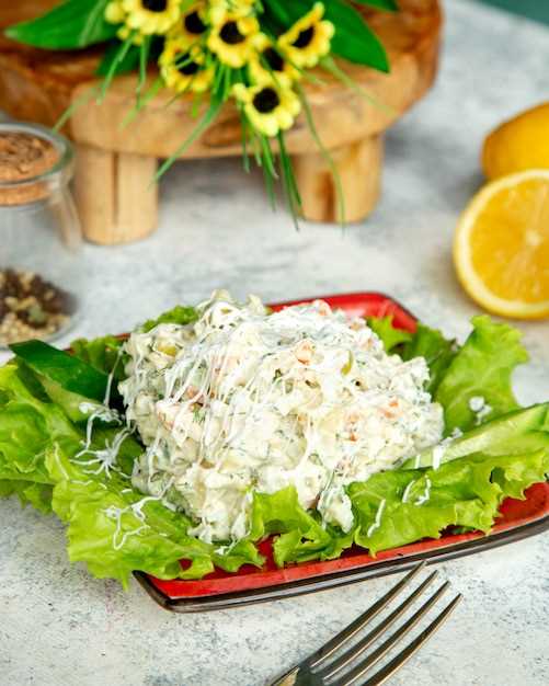 Классический салат из дайкона с имбирем и кунжутом