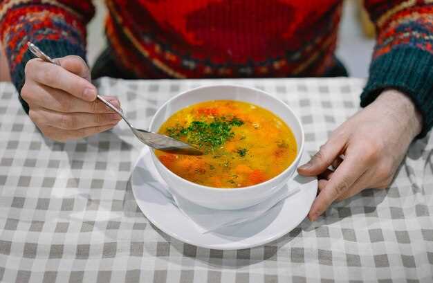 Финальная настройка вкуса: добавление соли, перца и лимонного сока