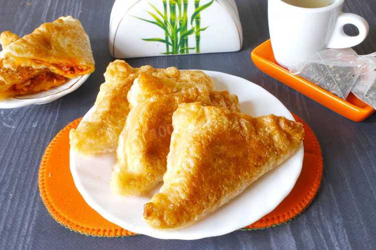 Слоеные пирожки с мясной начинкой для сытного обеда